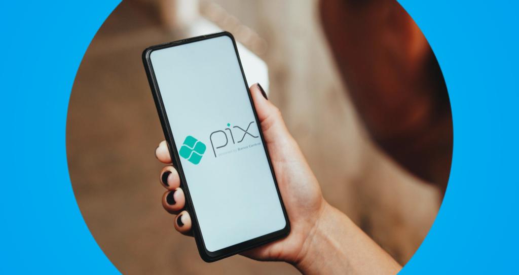 Tela de celular exibindo o aplicativo do Pix, que agora passa a ter a funcionalidade de Pix Automático, que autoriza e recebe cobranças recorrentes com mais agilidade e simplicidade. 