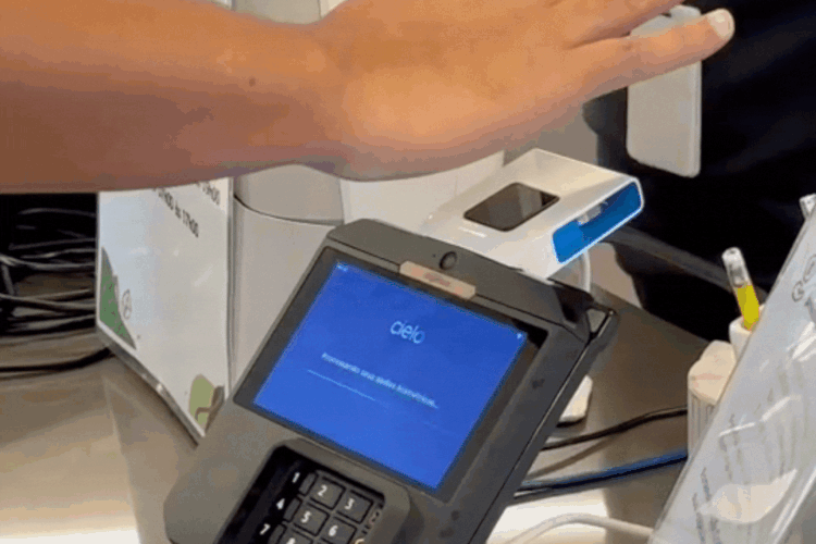 GIF animado de pagamento com a palma da mão utilizando tecnologia Cielo.