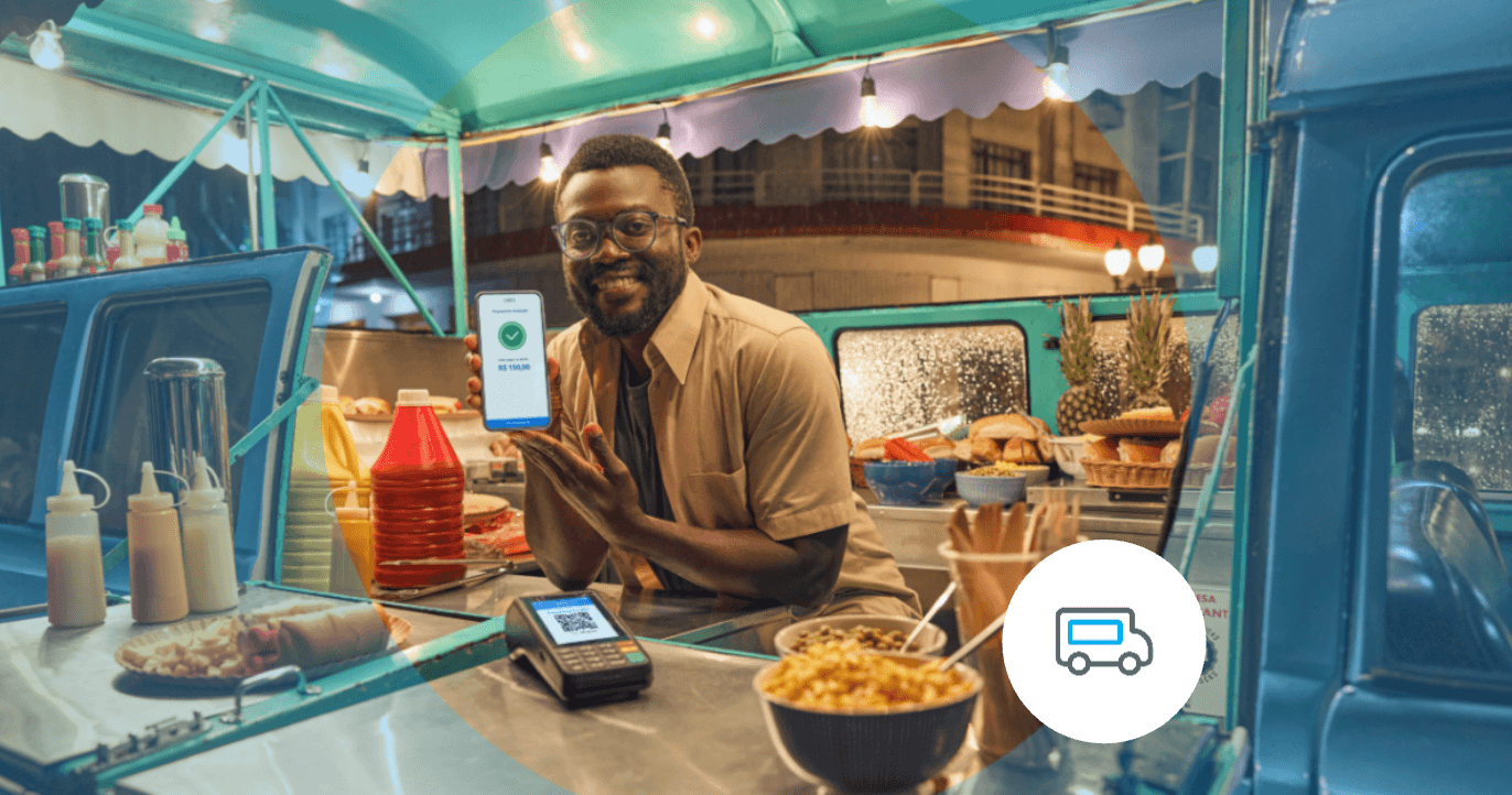 empreendedor em seu food truck recebendo pagamento na maquininha Cielo.