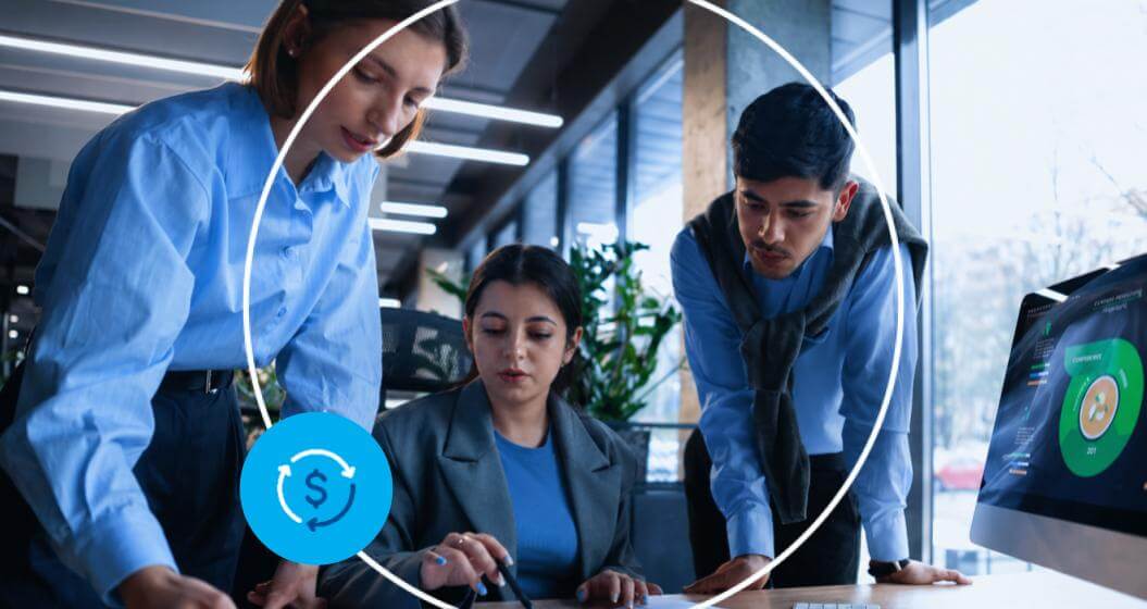 Equipe analisando estratégias financeiras em ambiente corporativo